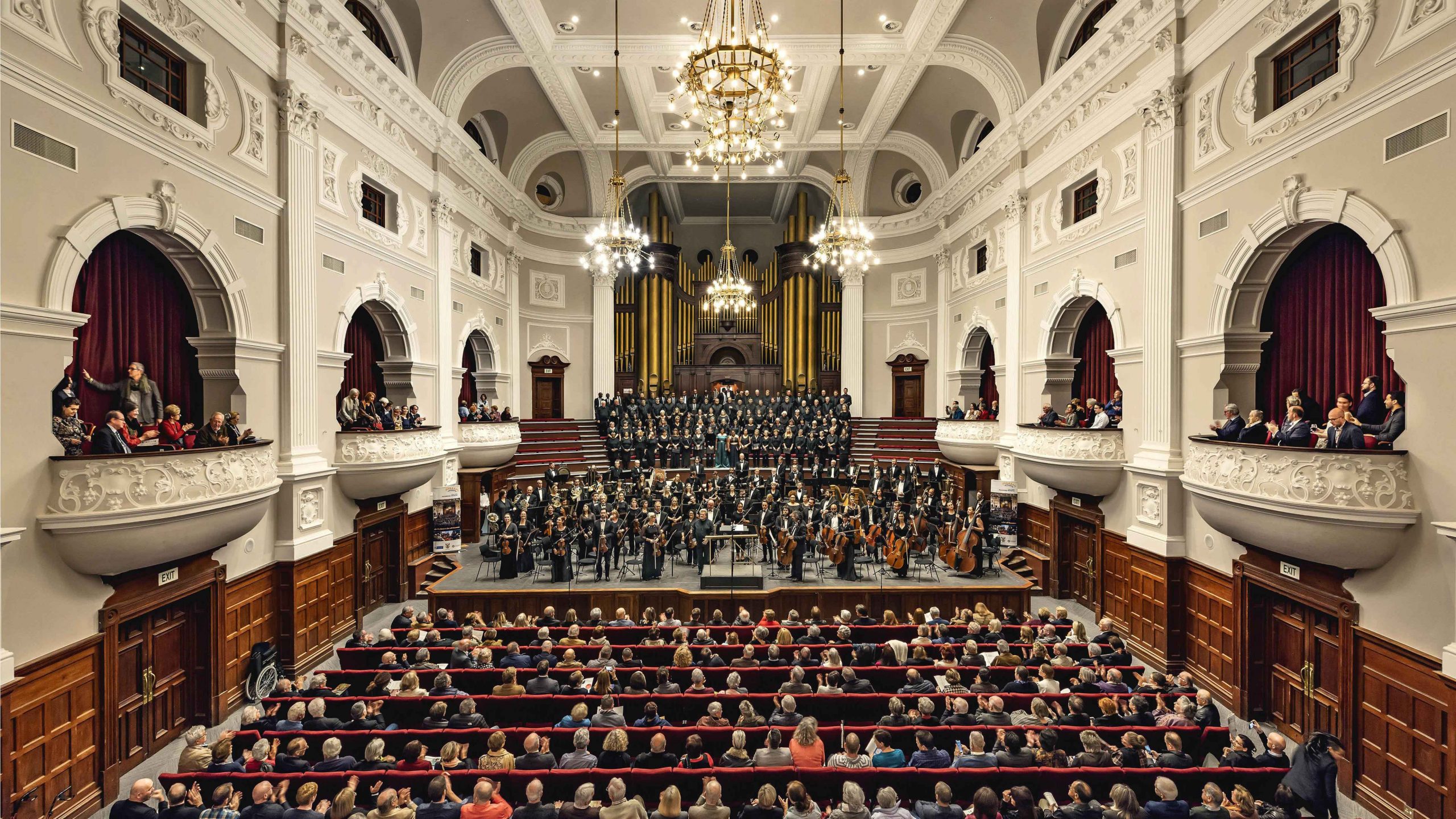 WOLFGANG AMADEUS MOZART (1756 – 1891) Divertimento in D, K 136