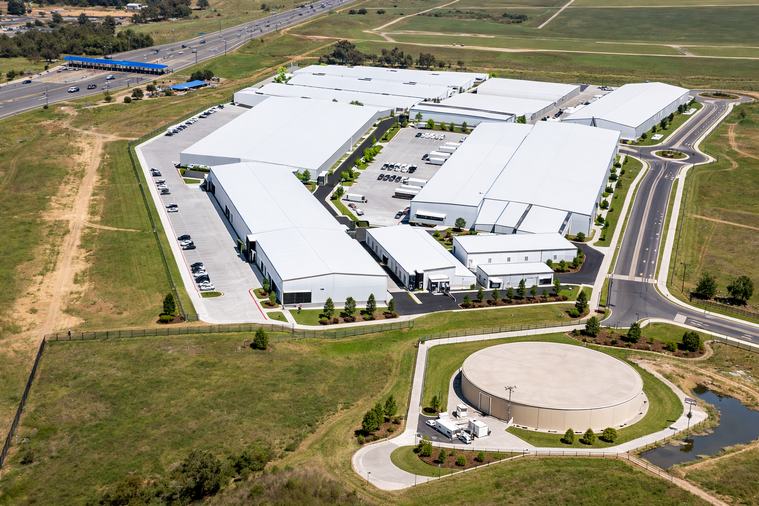 Warehouse to Let in Airport Park: Smart for Logistics & Distribution