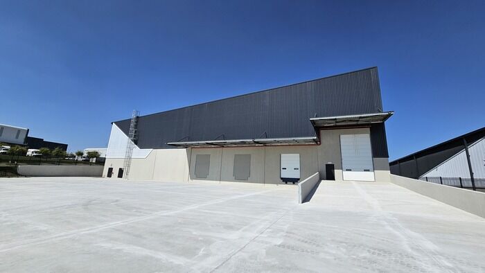 Office to let Waterfall Distribution Campus Waterfall