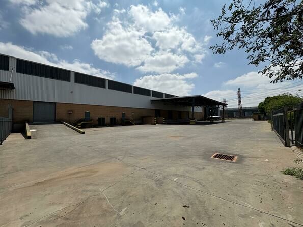 Airport Park Industrial Space to Let | Warehouses & Factories