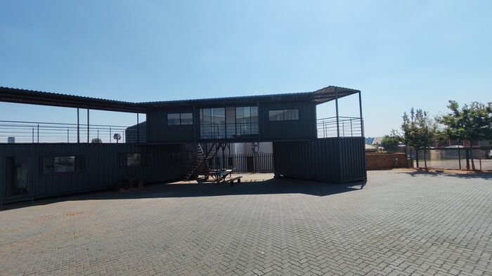 Industrial Property to Let in Commercia