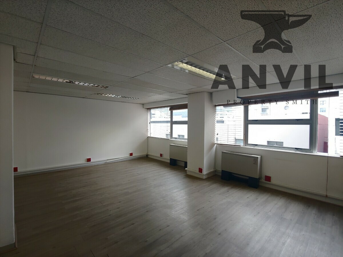 Conveniently located 94m2 office space to let in Claremont