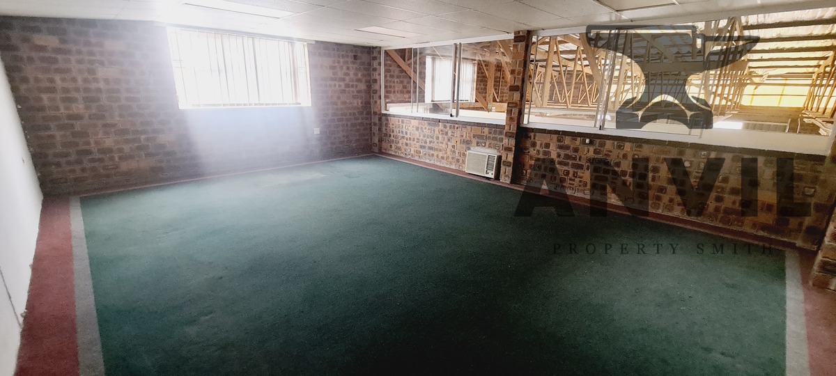 210m2 Industrial Warehouse to let in Montague Gardens