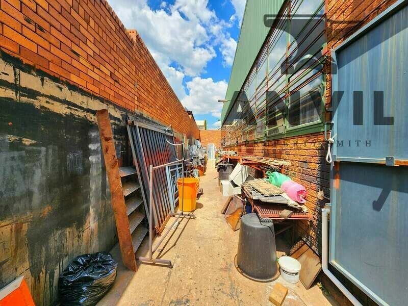 28 Lyn Road - Free-Standing property image 13