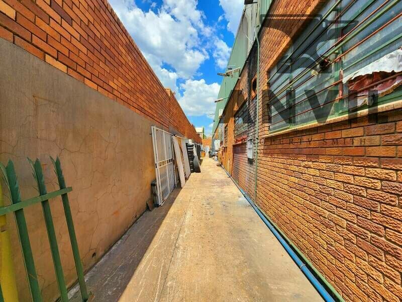 28 Lyn Road - Free-Standing property image 15