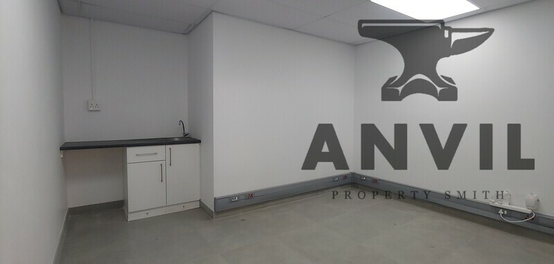 3 Paterson Road  - Double roller shutter Warehouse to let in Patterson Rd property image 18