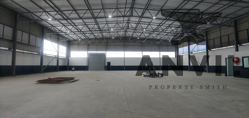 3 Paterson Road  - Double roller shutter Warehouse to let in Patterson Rd property image 4