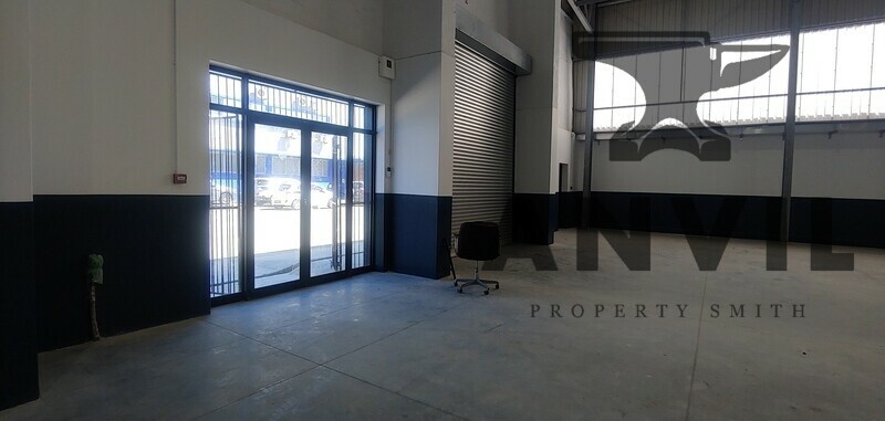 3 Paterson Road  - Double roller shutter Warehouse to let in Patterson Rd property image 8