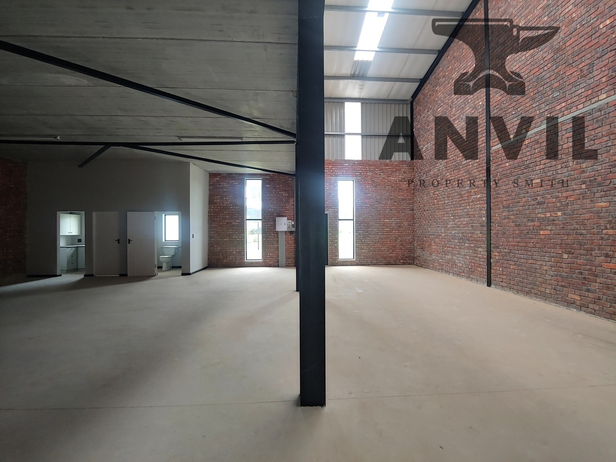 350 sqm Industrial space to let in Zandwyk Park