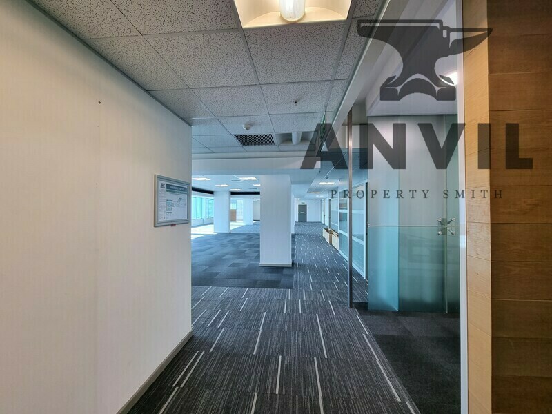 Convention Tower, Corner Heerengracht and Walter Sisulu Aveune - 11th Floor UnitO11b Premium Suite property image 3