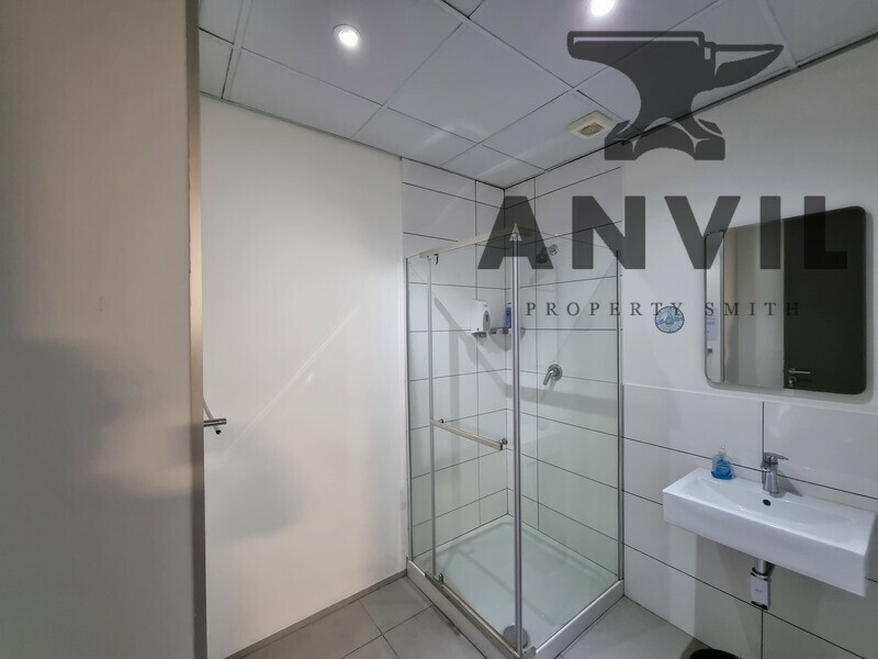 Convention Tower, Corner Heerengracht and Walter Sisulu Aveune - 11th Floor UnitO11b Premium Suite property image 4