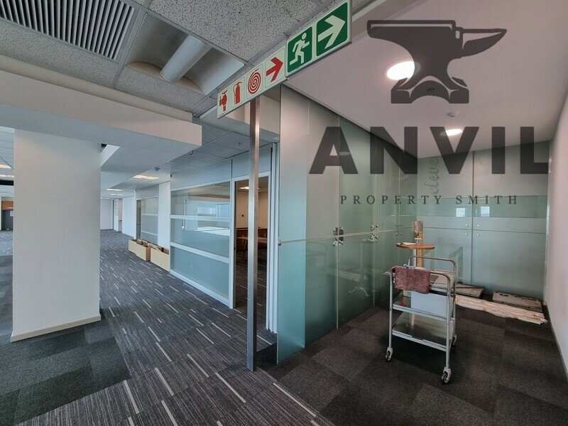 Convention Tower, Corner Heerengracht and Walter Sisulu Aveune - 11th Floor UnitO11b Premium Suite property image 6