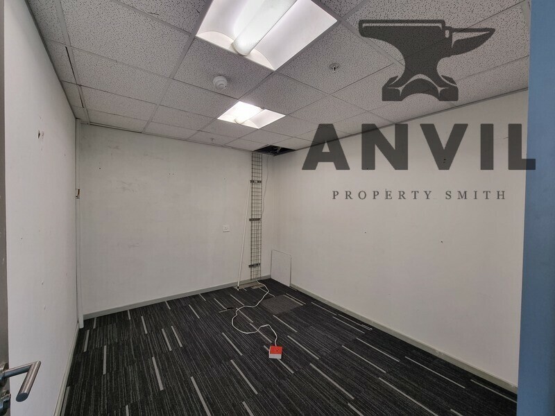 Convention Tower, Corner Heerengracht and Walter Sisulu Aveune - 11th Floor UnitO11b Premium Suite property image 8