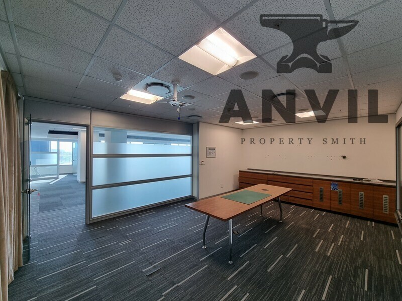 Convention Tower, Corner Heerengracht and Walter Sisulu Aveune - 11th Floor UnitO11b Premium Suite property image 10