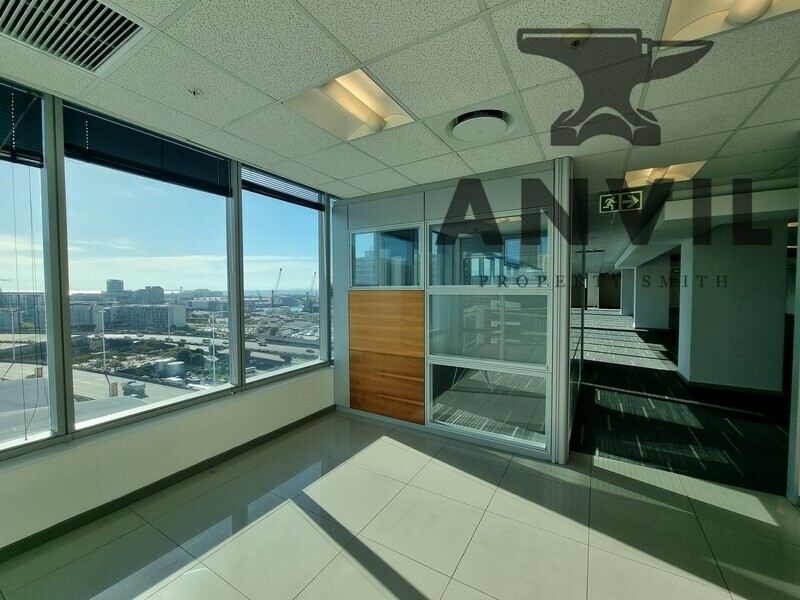 Convention Tower, Corner Heerengracht and Walter Sisulu Aveune - 11th Floor UnitO11b Premium Suite property image 13