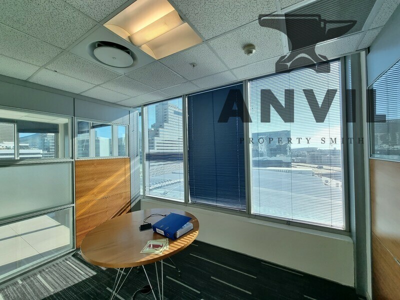 Convention Tower, Corner Heerengracht and Walter Sisulu Aveune - 11th Floor UnitO11b Premium Suite property image 15