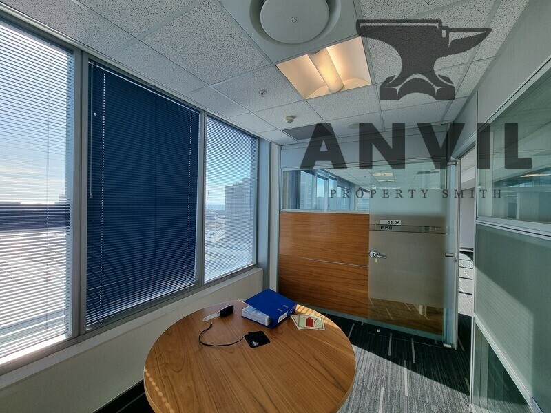 Convention Tower, Corner Heerengracht and Walter Sisulu Aveune - 11th Floor UnitO11b Premium Suite property image 16