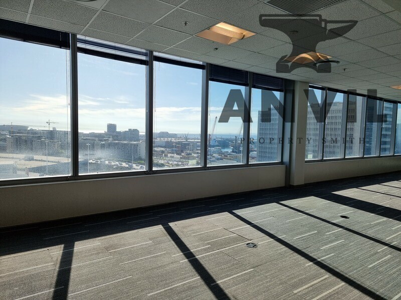 Convention Tower, Corner Heerengracht and Walter Sisulu Aveune - 11th Floor UnitO11b Premium Suite property image 18