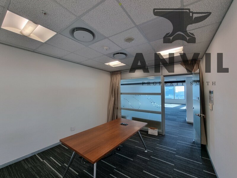 Convention Tower, Corner Heerengracht and Walter Sisulu Aveune - 11th Floor UnitO11b Premium Suite property image 29