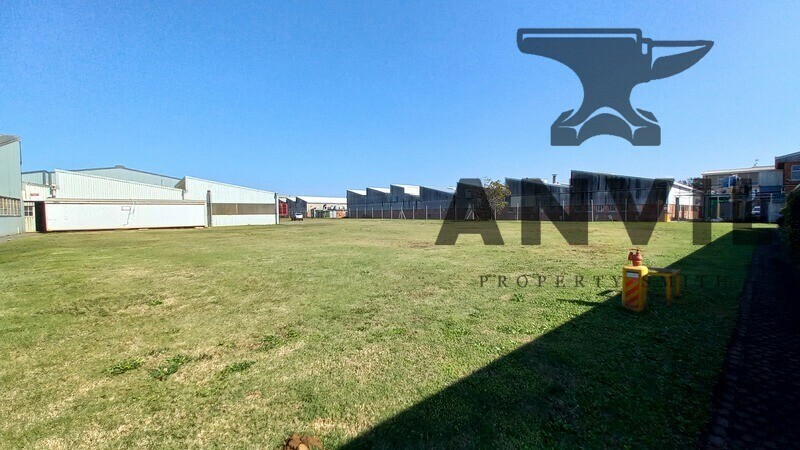 8 The Avenue East - Yard property image 2