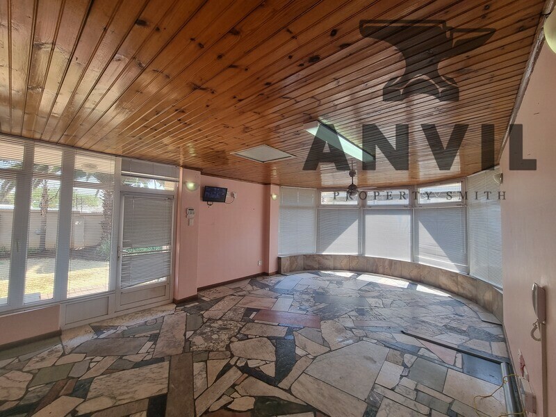 Barry Hertzog - whole building  property image 1