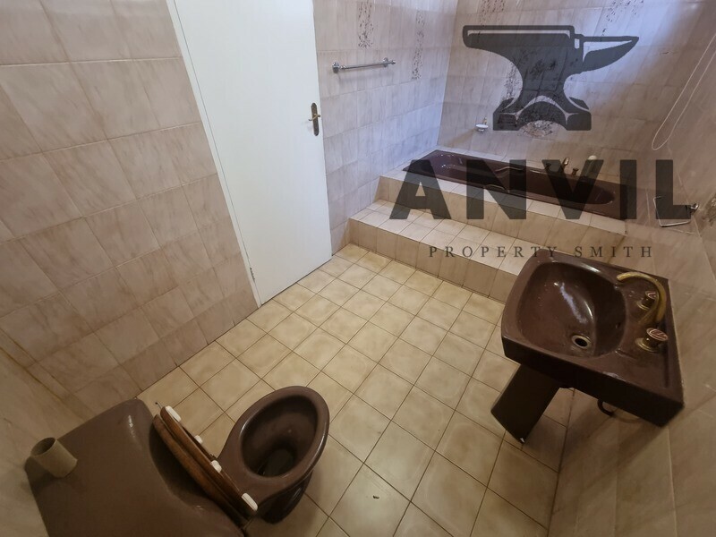 Barry Hertzog - whole building  property image 9