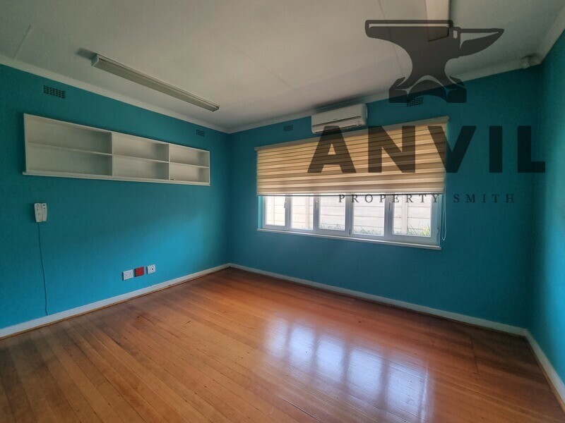 Barry Hertzog - whole building  property image 17