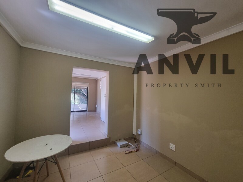 Barry Hertzog - whole building  property image 25