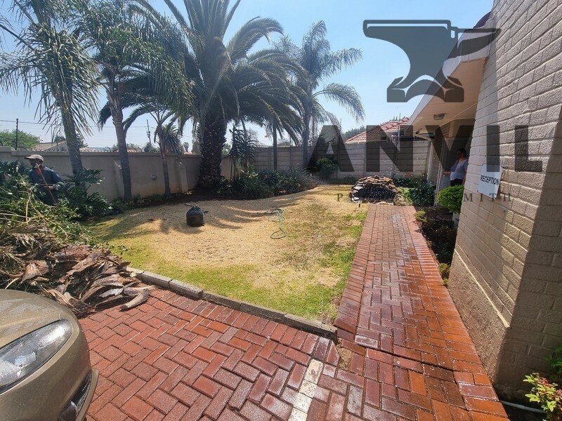 Barry Hertzog - whole building  property image 30