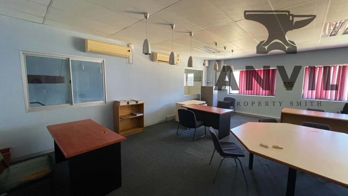 Warehouse space to let in Briardene with A grade office space