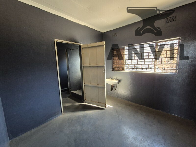 215 Bosworth Street - Ground Floor Unit 4 @ 600sqm warehouse unit to let in Alrode south with yard space property image 8