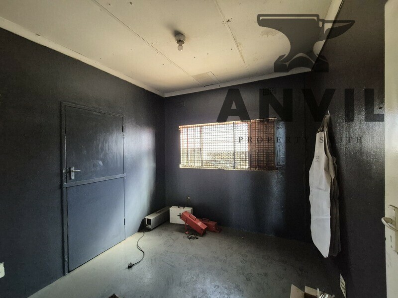 215 Bosworth Street - Ground Floor Unit 4 @ 600sqm warehouse unit to let in Alrode south with yard space property image 9