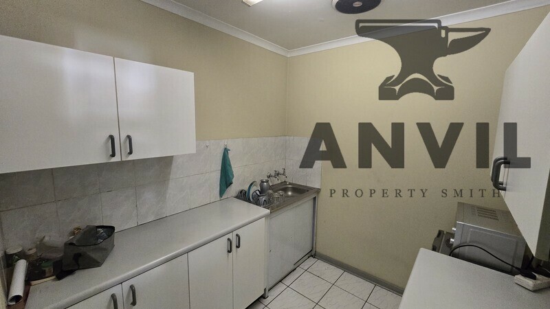 Freight City, Jet Park - Unit 6 property image 10