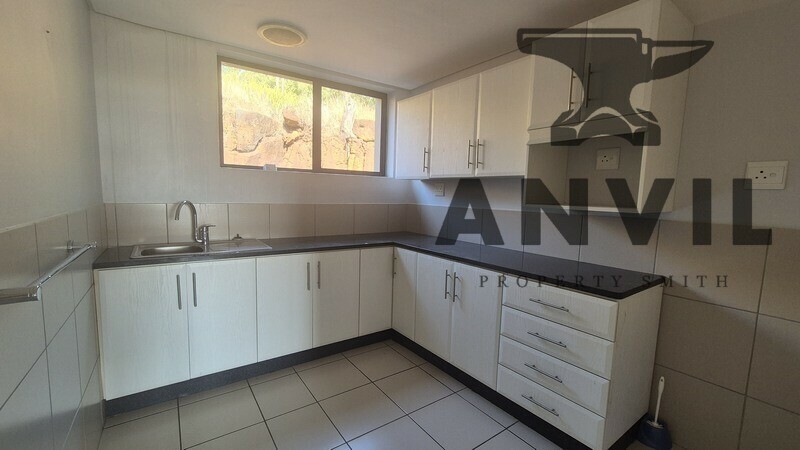 8 Pin Oak Avenue - Top Floor property image 19