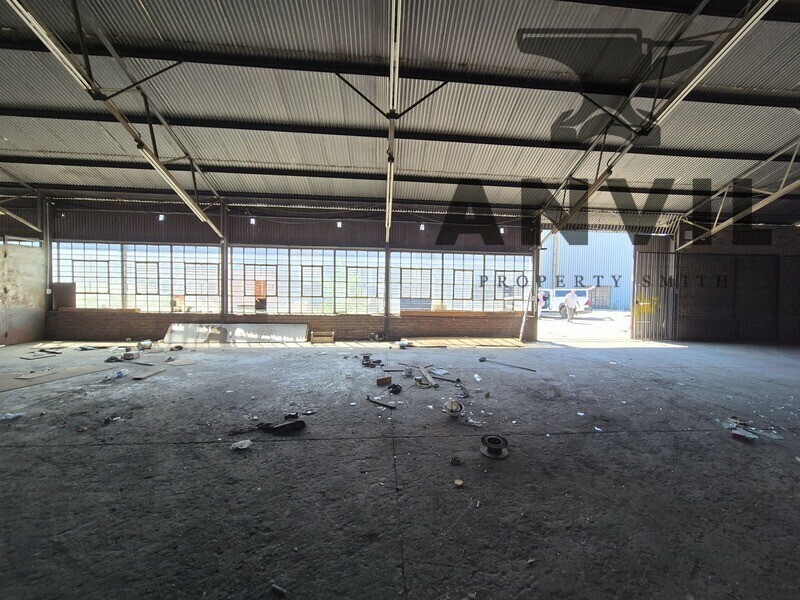 8 Jurie Street, Alrode - Spacious Yard space with warehouse available in Alrode  property image 5