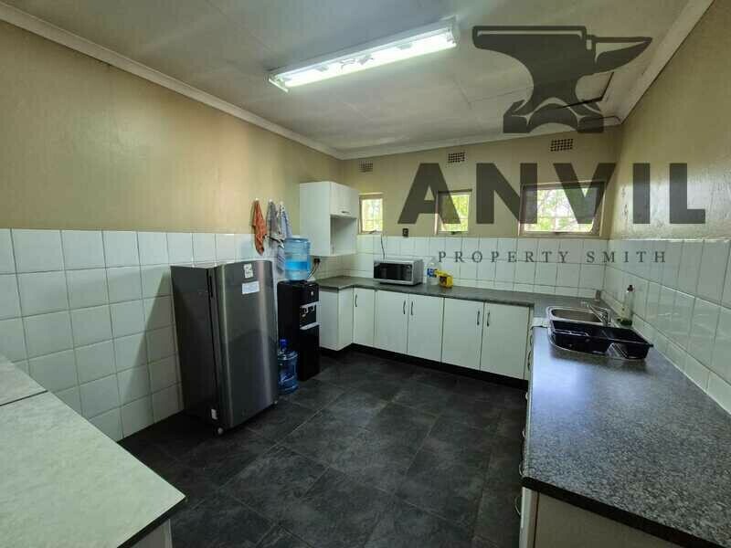 10 Dekenah St, Alrode, Alberton - 1442sqm Neat warehouse available in Alrode  property image 24