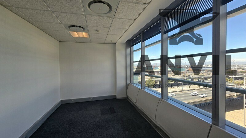 Convention Tower, Corner Heerengracht and Walter Sisulu Aveune - 8th Floor Suite property image 8