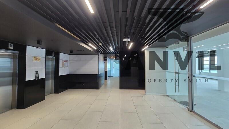 Convention Tower, Corner Heerengracht and Walter Sisulu Aveune - 12th Floor Suite property image 2