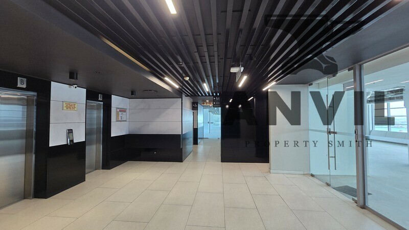 Convention Tower, Corner Heerengracht and Walter Sisulu Aveune - 12th Floor property image 2