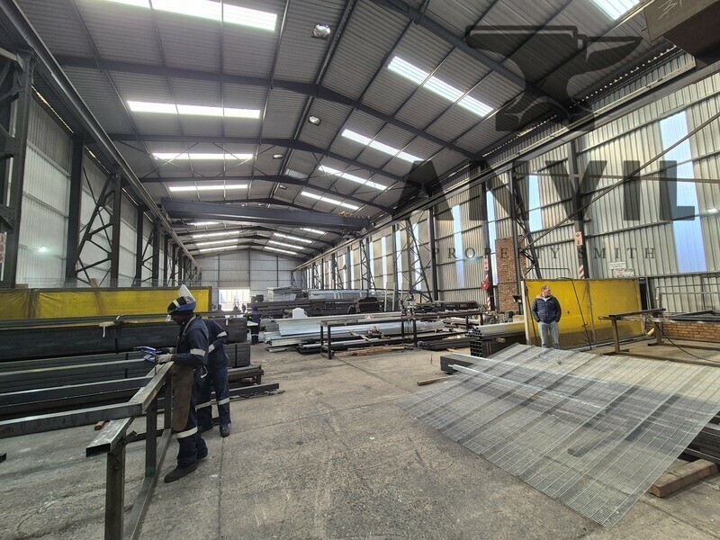 A-Grade Warehouse with Crane and Premium Office Component availble– Alrode South