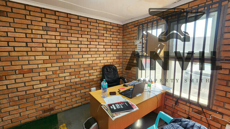 81 Ceramic Curve - Unit 8 property image 5