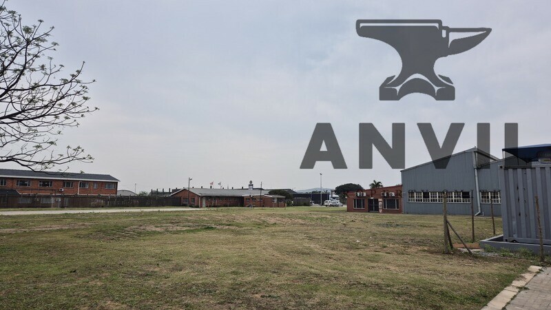 8 The Avenue East - Yard property image 5