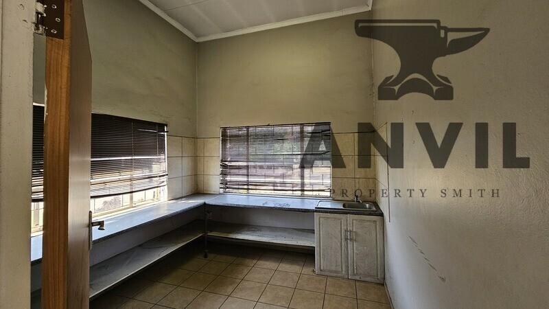 1 Porcelain Road, Olifantsfontein - Crane warehouse  property image 13