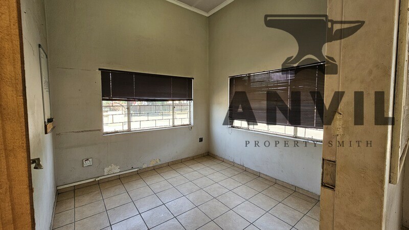 1 Porcelain Road, Olifantsfontein - Crane warehouse  property image 14