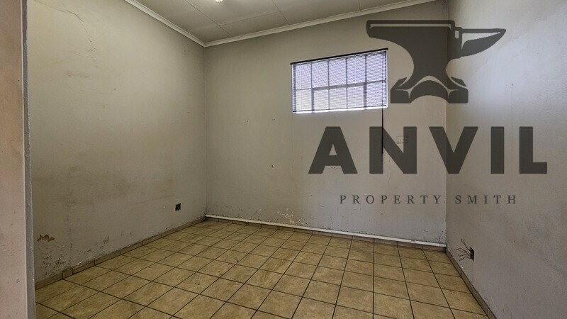 1 Porcelain Road, Olifantsfontein - Crane warehouse  property image 15