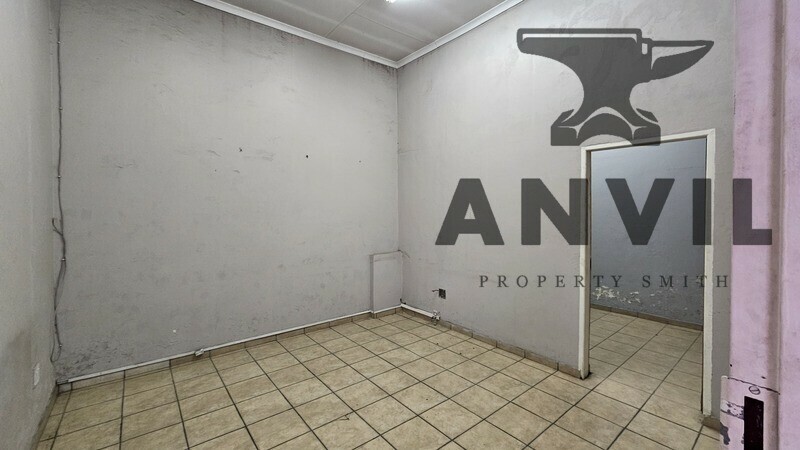 1 Porcelain Road, Olifantsfontein - Crane warehouse  property image 16