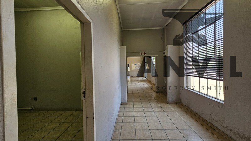 1 Porcelain Road, Olifantsfontein - Crane warehouse  property image 17