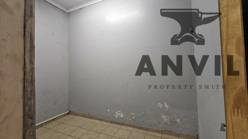 1 Porcelain Road, Olifantsfontein - Crane warehouse  property image 18
