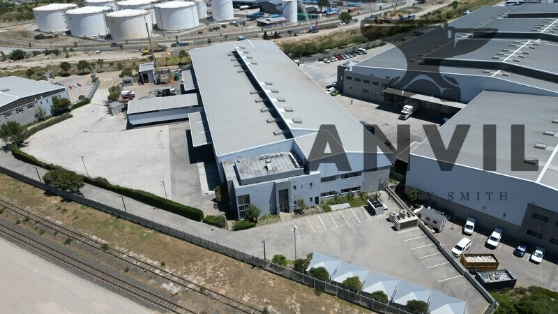 2480sqm Warehouse to Let