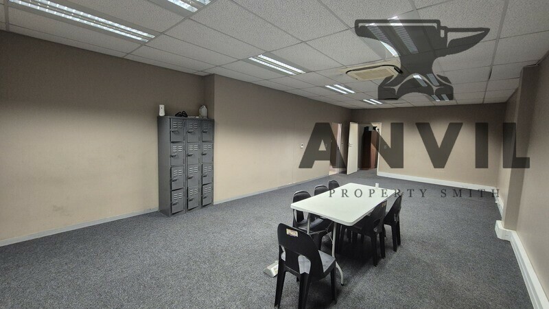 Montague Park  - 2480sqm Warehouse to Let property image 19